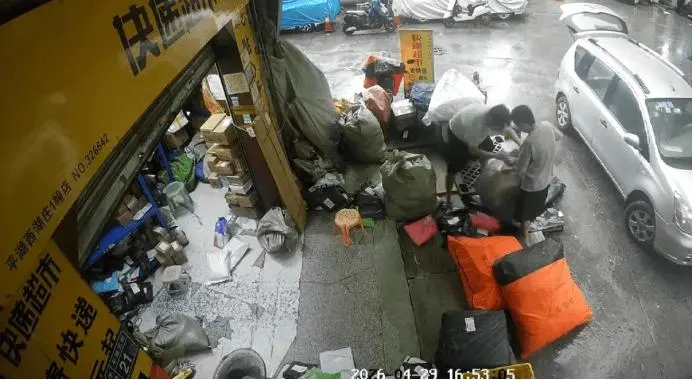 他们被“仅退款”逼到拉黑人口大省