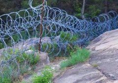 泰山景区135公里刀片围山   官方宣称：管不了