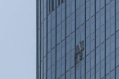 小飞机撞“中国尊”  官方宣称男驾驶有自杀倾向