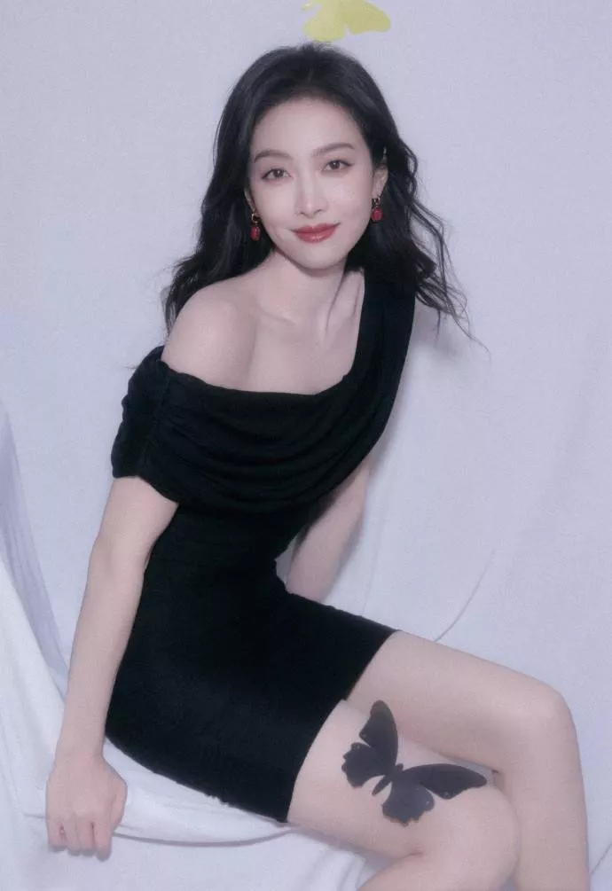 39岁宋茜晒出最新写真，首次大胆挑战成熟御姐风