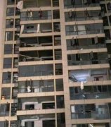 龙卷风侵袭！中国“一家三口”被卷走惨亡