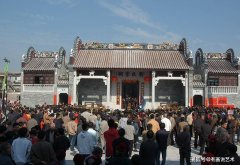 “人过五代另起坟，屋住三代必走人”啥意思？
