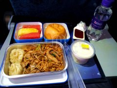 想多吃一份飞机餐？空姐曝这句话更有机会